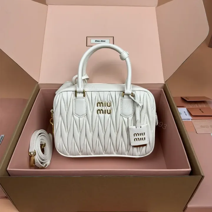 View 1 of 高仿miumiu*Arcadie系列5BB124小羊皮單肩包白色大號免檢版