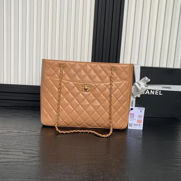 View 1 of Coral Quilted Handbag: Luxe Chain-Linked Everyday Glamance