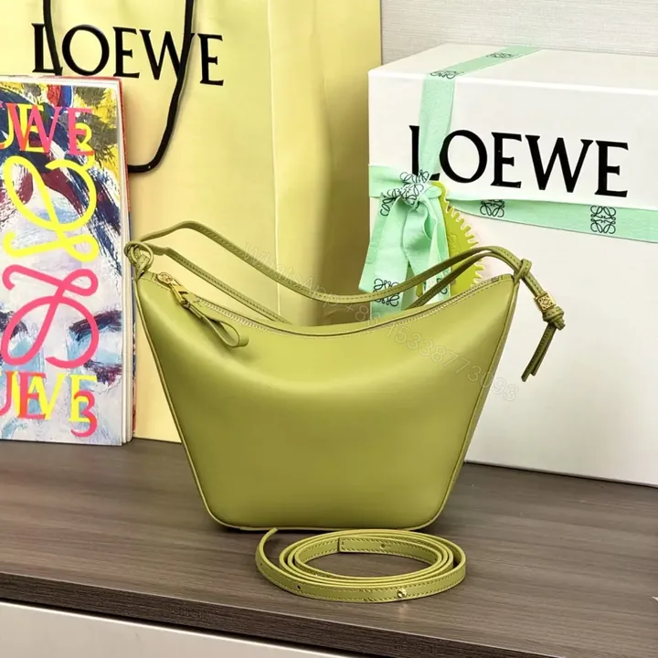 View 1 of 高仿Loewe*Hobo系列4221單肩斜挎包淺苔綠Mini免檢版