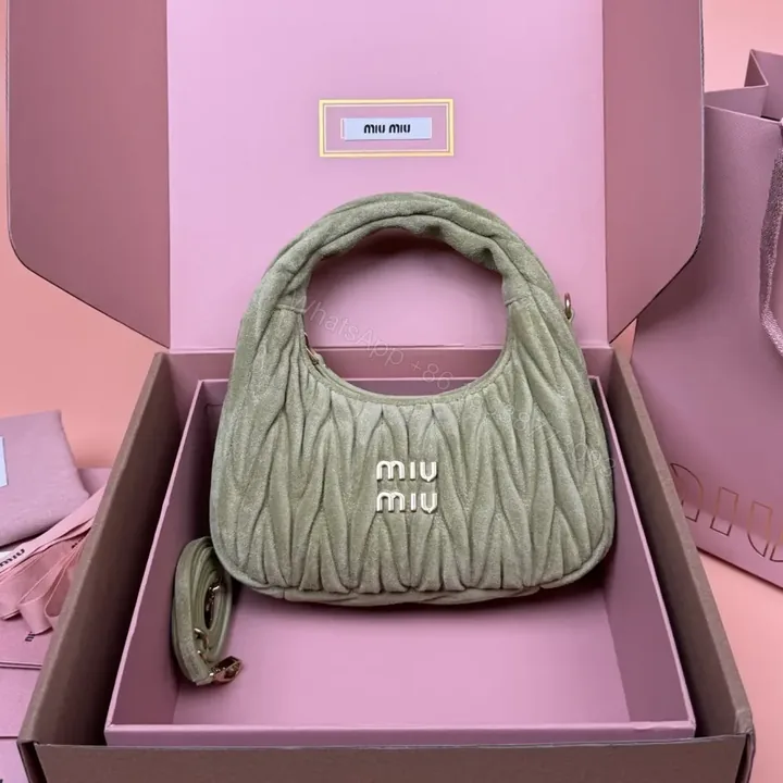 View 1 of 高仿miumiu*Matelasse系列5BC125絨面手提包綠色小號免檢版