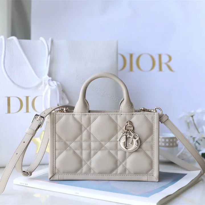 View 1 of 高仿Dior*BookTote系列S5573O牛皮革淺卡其單肩包免檢版