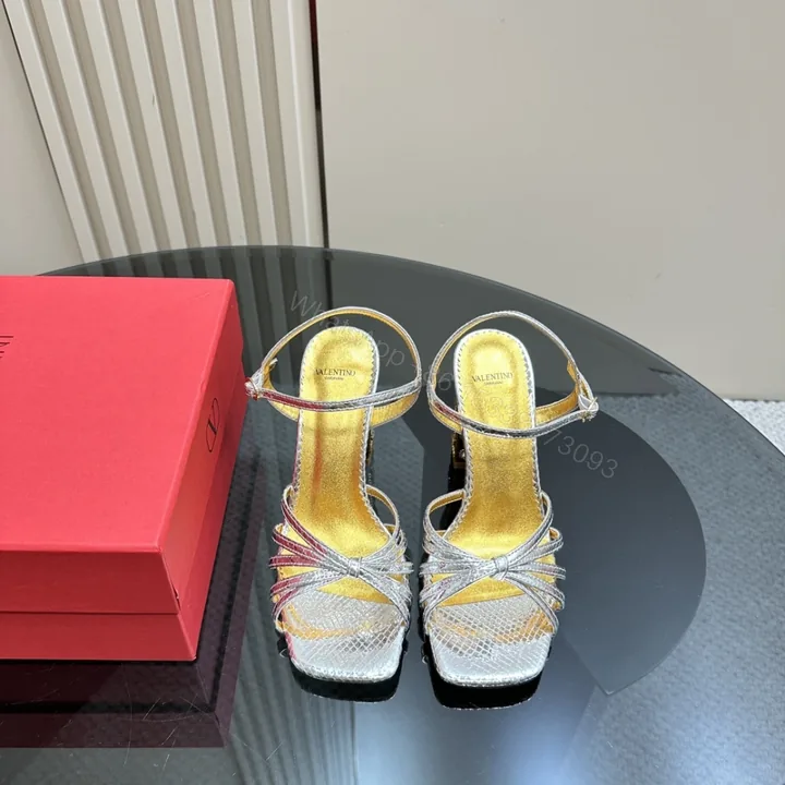 View 1 of 高仿Valentino*6W2S0LQ水鑽高踭鞋金銀色9CM免檢版