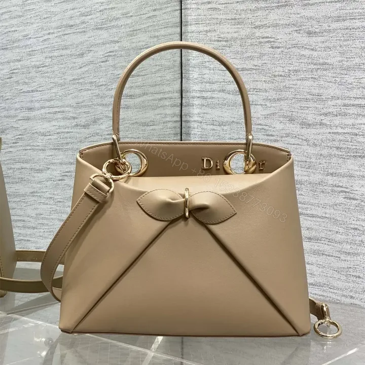 View 1 of 高仿Dior*26SS系列M0733UTU新款徽標手提包杏色免檢版