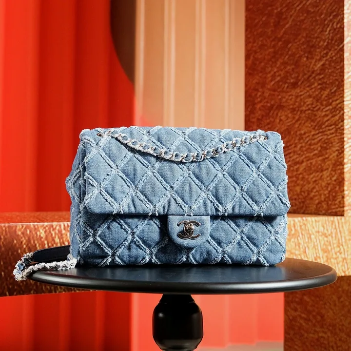 View 1 of 高仿Chanel*24S系列AS1560水洗丹寧單肩包中號免檢版