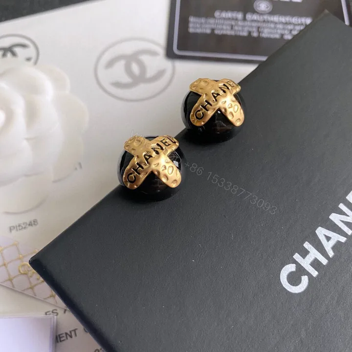 View 1 of EN – Lux Earring Chanel 004