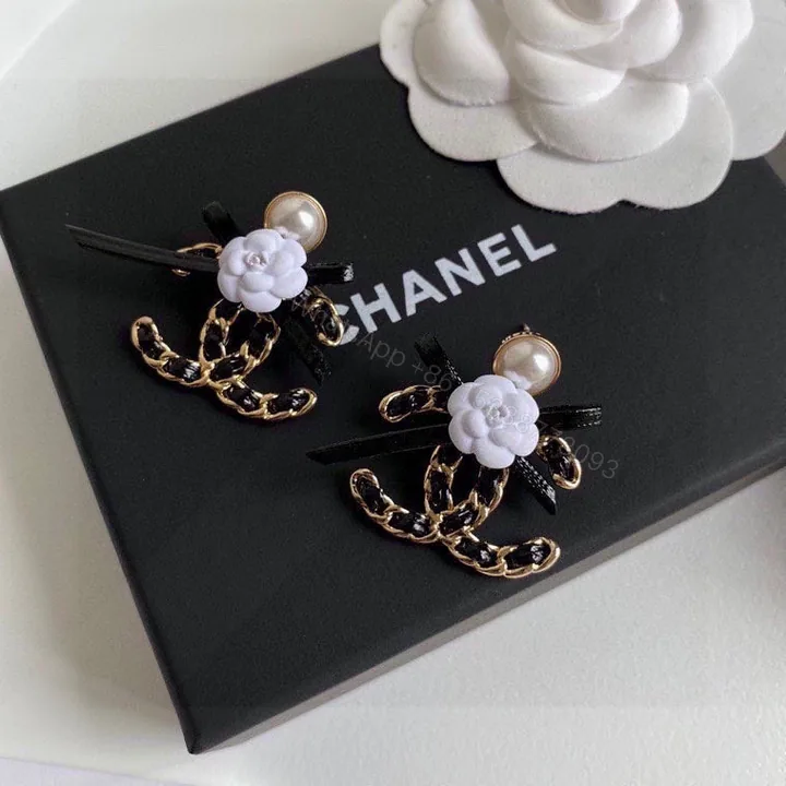 View 1 of EN – Lux Earring Chanel 021