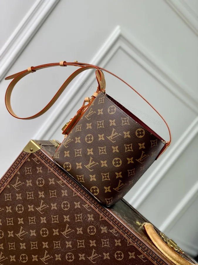 View 1 of LV A貨精品水桶包 小尺寸斜背設計 百搭款式