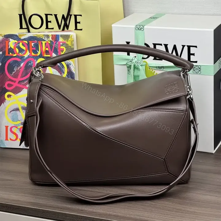View 1 of 高仿Loewe*Puzzle系列0018小羊皮斜挎包布朗尼大號免檢版
