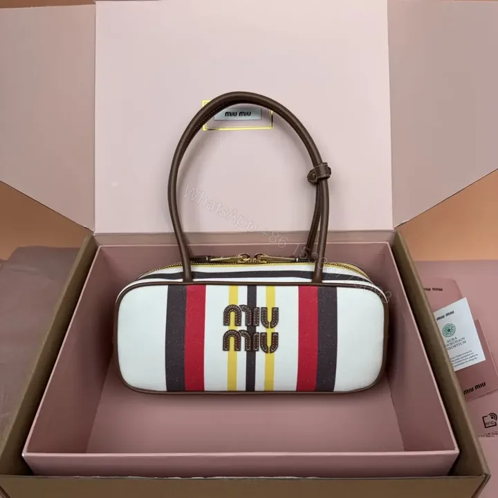 View 1 of 高仿miumiu*Beau系列5BB173牛皮帆布手提包米棕色免檢版