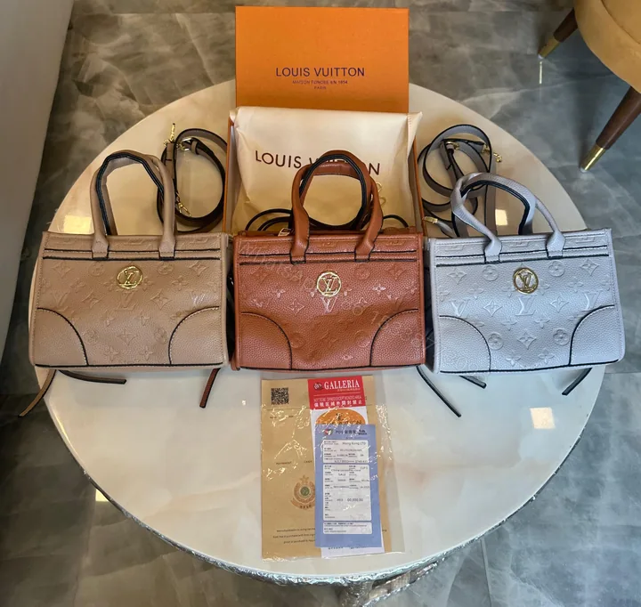 View 1 of FIRST COPY LOUIS VUITTON MONOGRAM HANDBAG