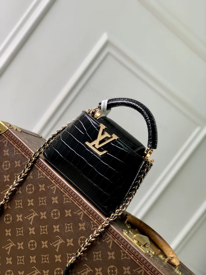 View 1 of LV A貨 女款 Capucines 鱷魚紋迷你鏈條包 氣質百搭斜背包