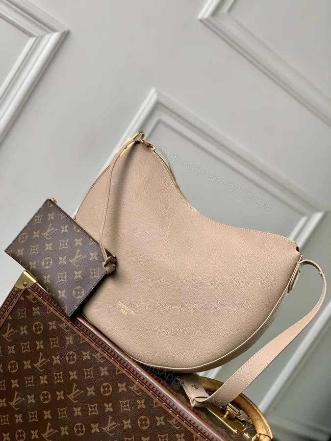 View 1 of LV 高仿 米色弧形肩背包 Monogram小包點綴款