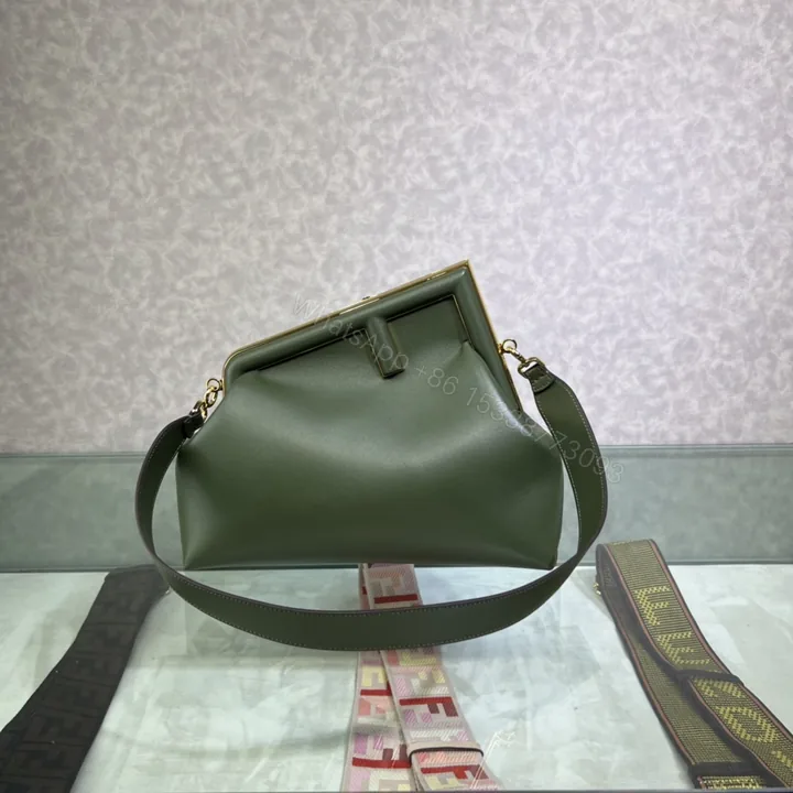 View 1 of Fendi高仿First女士肩背包簡約設計氣質百搭斜背款