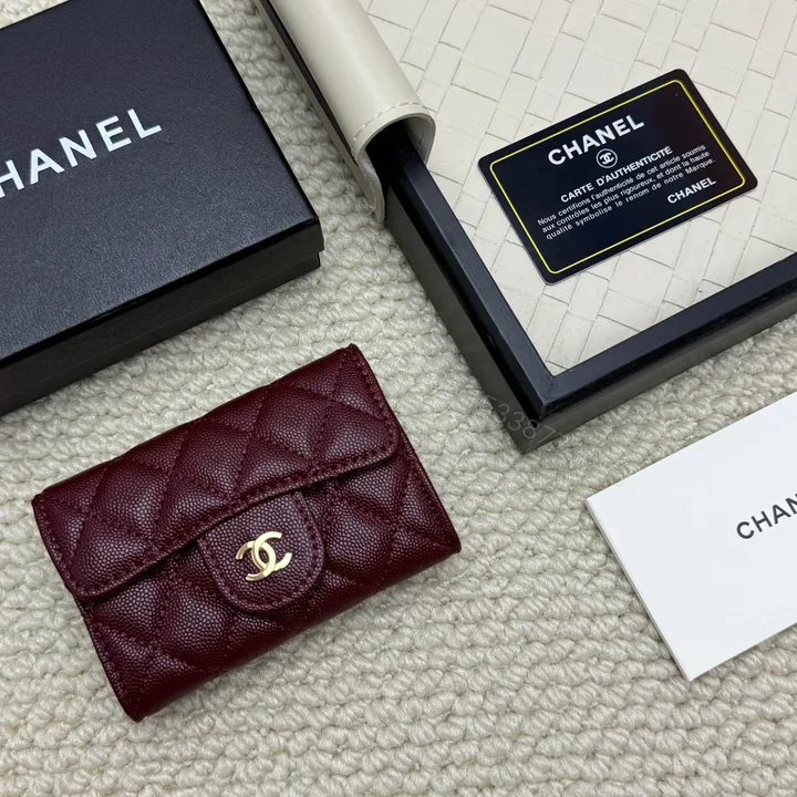 View 1 of Chanel一比一酒紅短夾 經典金扣皮革沉穩設計