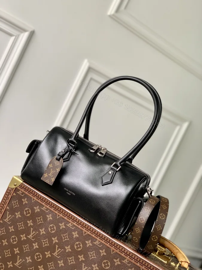 View 1 of LV 高仿 黑色手提包 Monogram肩帶商務款