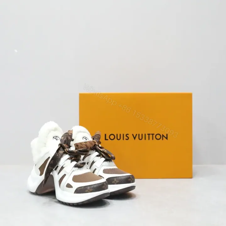 View 1 of LV ARCHLIGHT SNEAKER – LSVM001