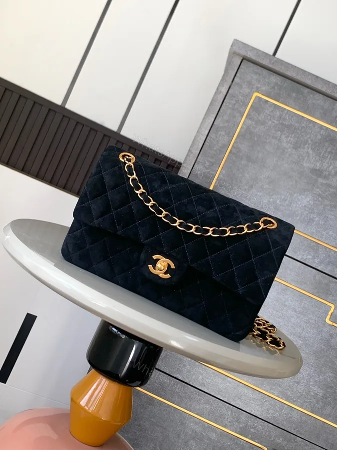 View 1 of CHANEL 一比一 2.55 黑色麂皮金鏈條包 經典優雅黑金雙C肩背包