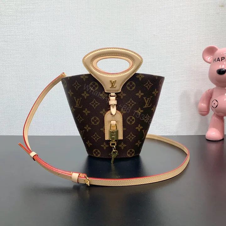 View 1 of LV 高仿 女款 小號水桶手提包 經典老花造型 迷你斜背款
