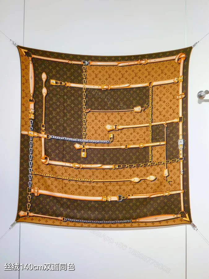 View 1 of LV 一比一絲綢方巾 經典棕色Monogram皮帶印花