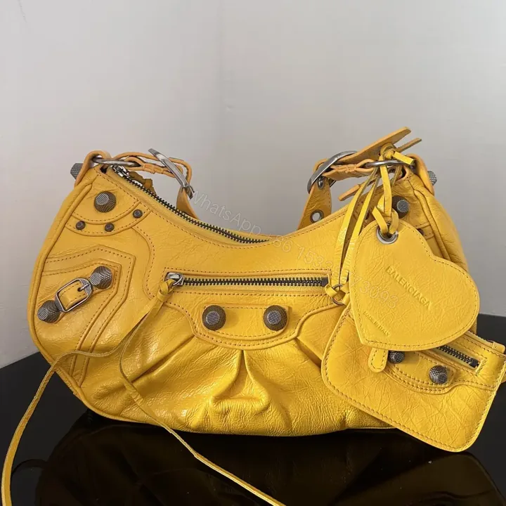 View 1 of 高仿Balenciaga*LeCagole系列餃子包黃色S