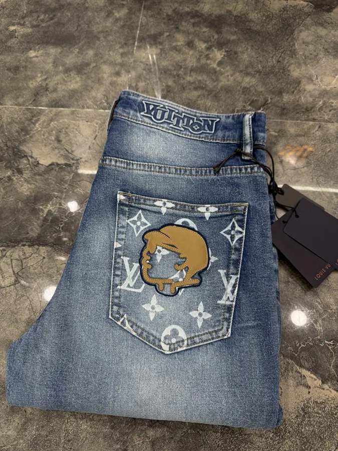 View 1 of LV 高仿 男款 Monogram拼接牛仔褲 潮流設計款街頭百搭長褲