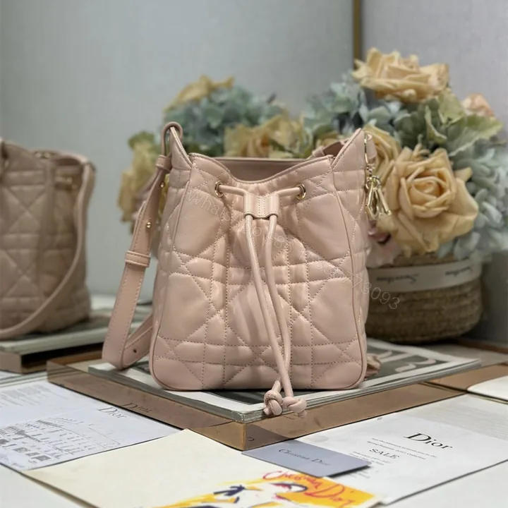 View 1 of 高仿Dior*D-Motion系列M2851M413小牛皮水桶包小號粉色免檢版
