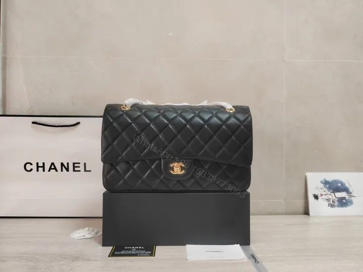 View 1 of CHANEL 原單黑色羊皮金扣菱格包 經典優雅氣質款