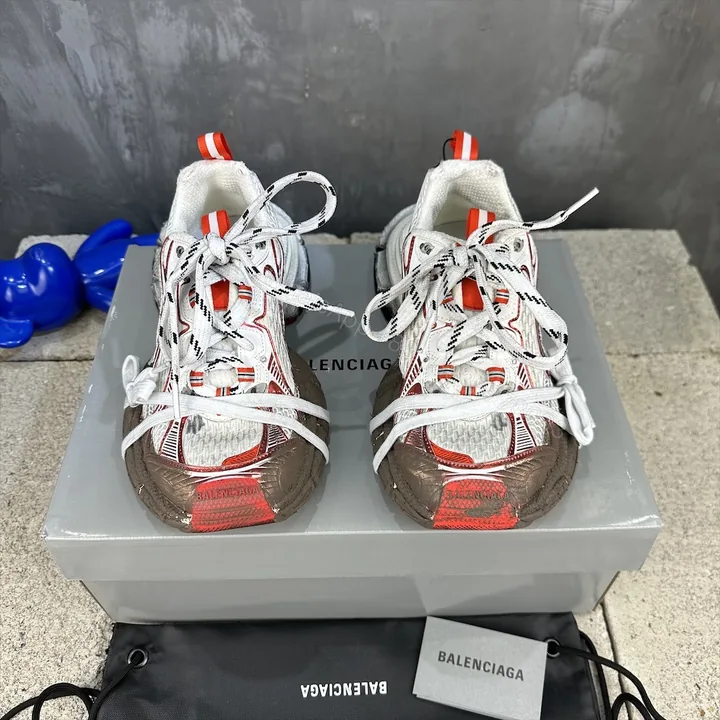 View 1 of Balenciaga 高仿白紅咖老爹鞋撞色設計潮感街頭首選