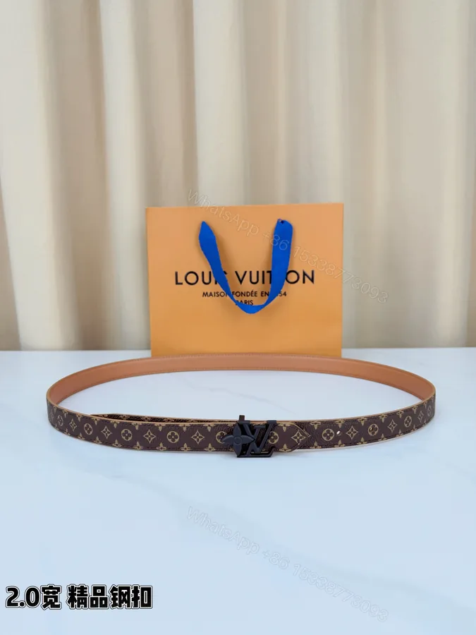 View 1 of LV 復刻女款 Monogram 細版黑扣腰帶 百搭時尚款