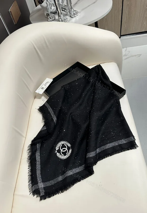 View 1 of Chanel 高仿黑底銀蔥絲巾 雙C月桂標誌星光閃耀設計款