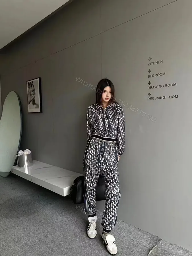 View 1 of DIOR