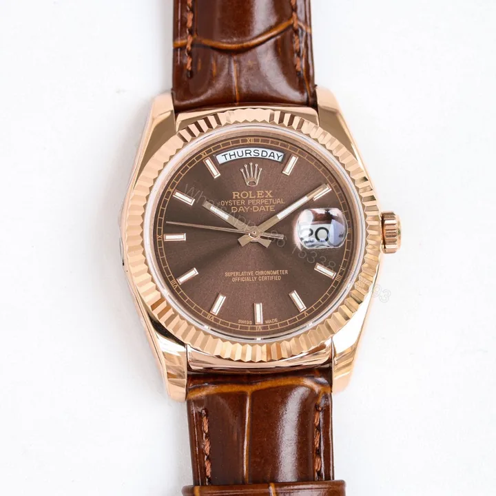 View 1 of 高仿 Rolex 總統表玫瑰金黑盤皮帶星期日历男士高仿腕錶
