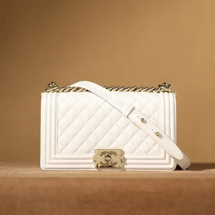 View 1 of 高仿Chanel*LeBoy白色口蓋包M免檢版