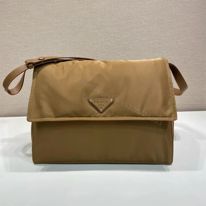 View 1 of 高仿Prada*RE-Nylon系列1BD255尼龍郵差包棕色中號免檢版