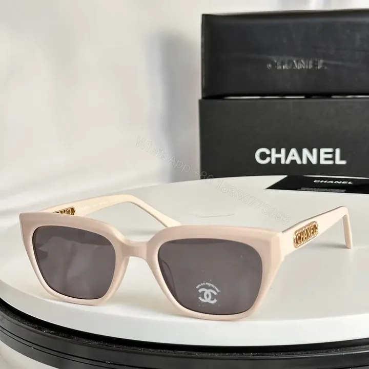 View 1 of CHANEl