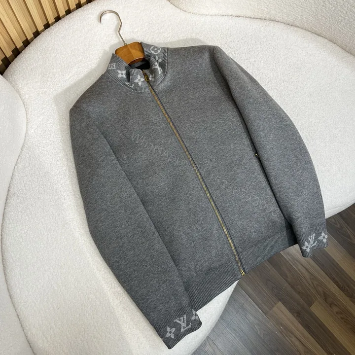 View 1 of LV 原單灰色立領羽絨外套 Monogram細節設計 保暖時尚冬季精品