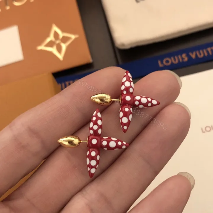 View 1 of LV 高仿 女款 波點花朵耳環 紅白撞色設計 時尚百搭潮流飾品推薦