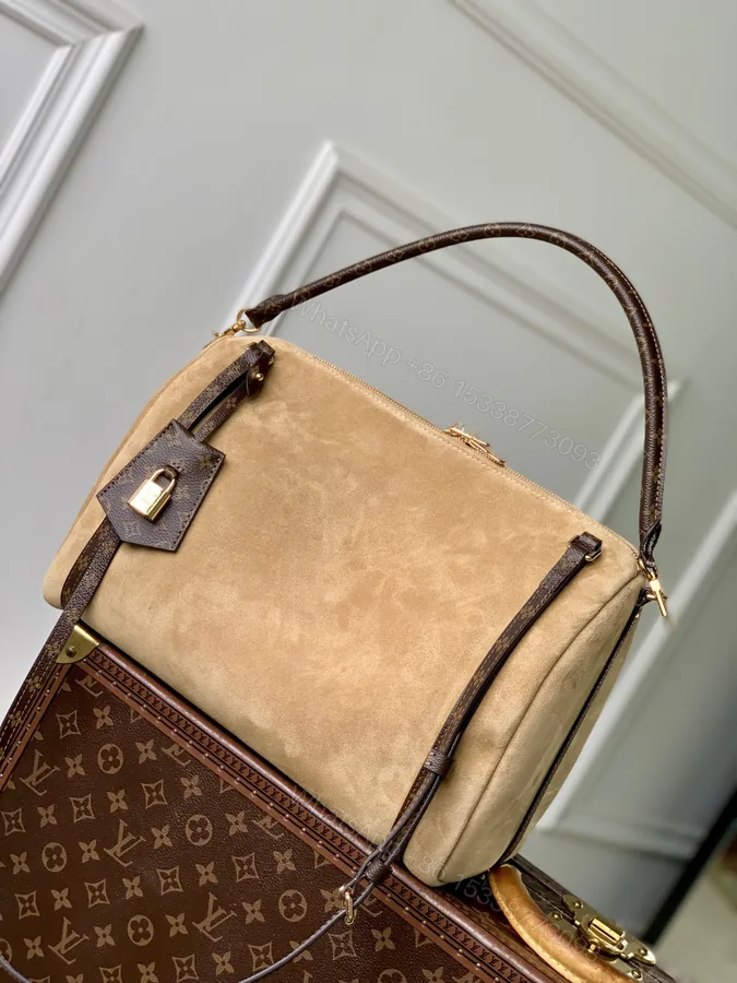 View 1 of LV 原單 女款 麂皮手提包 經典設計 高級質感款