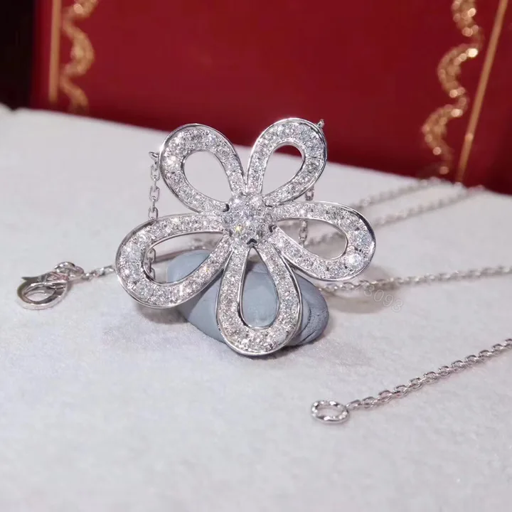 View 1 of Van Cleef & Arpels Flowerlace pendant