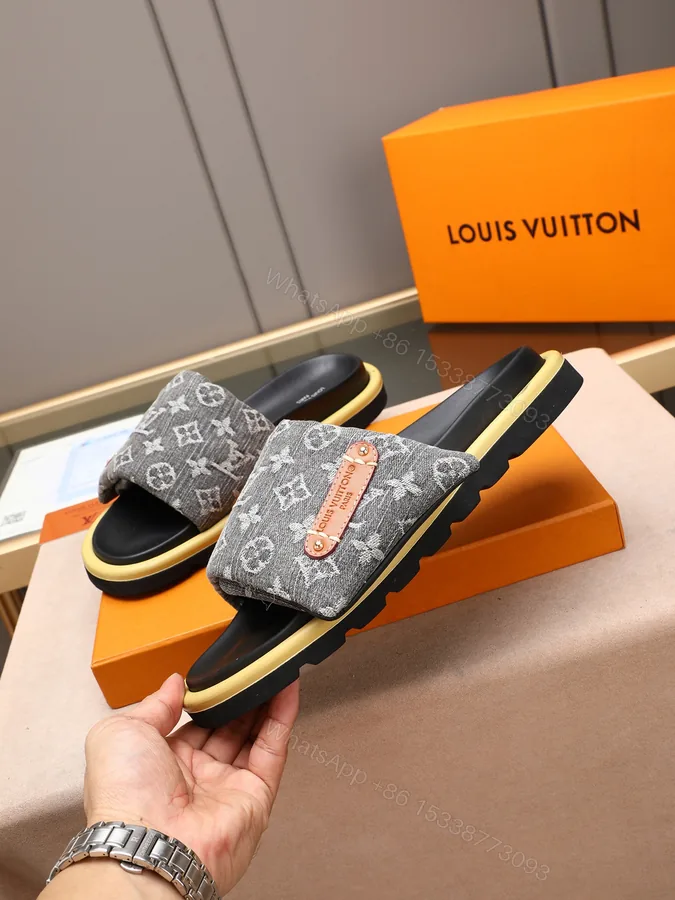 View 1 of LV 高仿 灰色Monogram厚底拖鞋 黑底潮流款