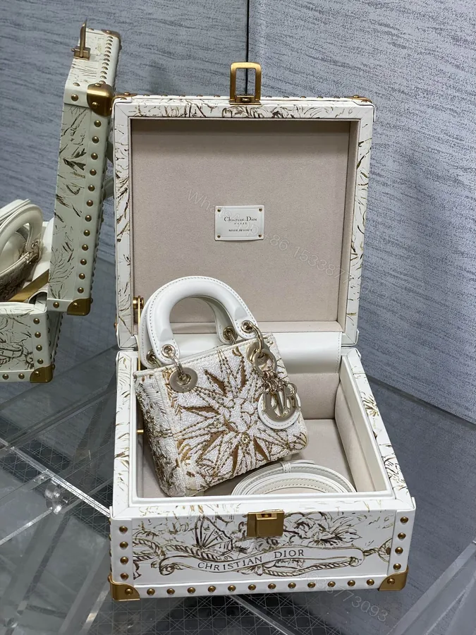 View 1 of Dior 一比一白金刺繡迷你包 奢華立體葉紋限量盒裝款