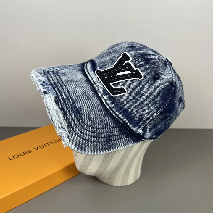View 1 of LV 高仿 深藍牛仔帽 做舊水洗字母貼布鴨舌帽