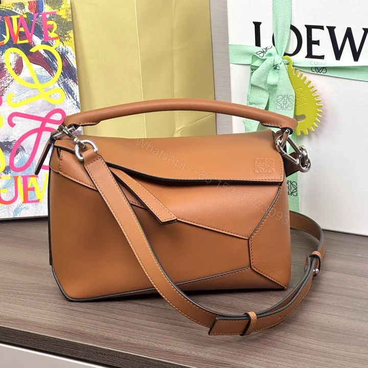 View 1 of 高仿Loewe*Puzzle系列2530單肩包小牛皮棕褐色小號免檢版