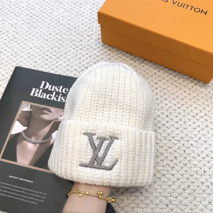 View 1 of LV 高仿針織毛帽 白色刺繡Logo百搭款