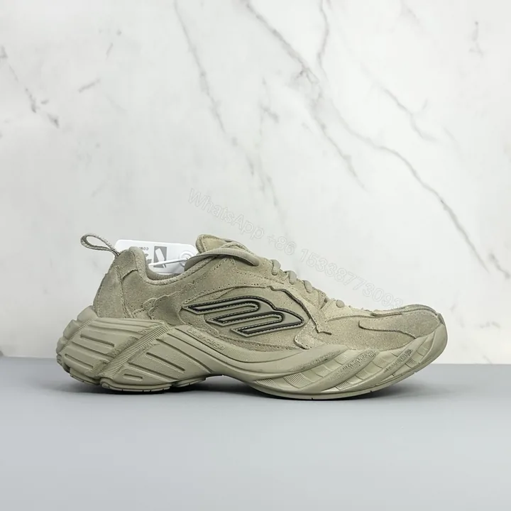 View 1 of Balenciaga 原單復刻運動鞋 沙色麂皮男款極簡風格 高端質感首選
