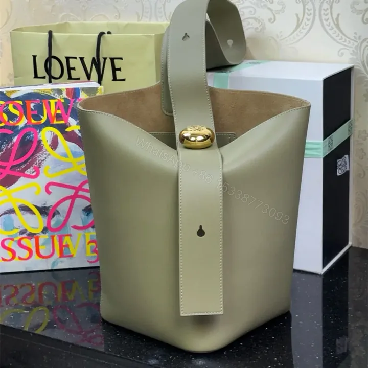 View 1 of 高仿Loewe*Bucket系列4787水桶包桉樹綠色中號免檢版
