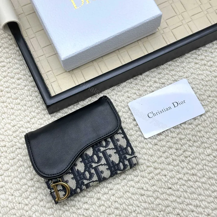 View 1 of Dior 高仿女士短夾 黑皮拼老花D扣翻蓋設計 精緻百搭