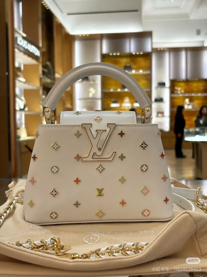 View 1 of LV一比一女士手提包白色彩色花紋Logo設計百搭款