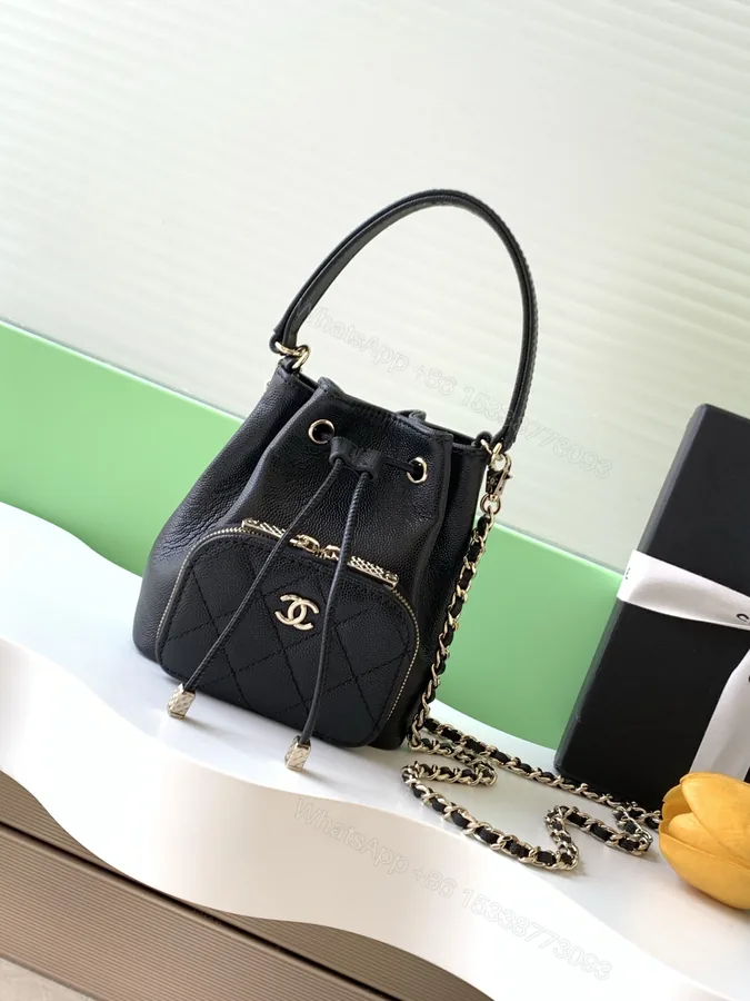 View 1 of CHANEL A貨黑色束口包 女款菱格拼皮革輕便水桶設計