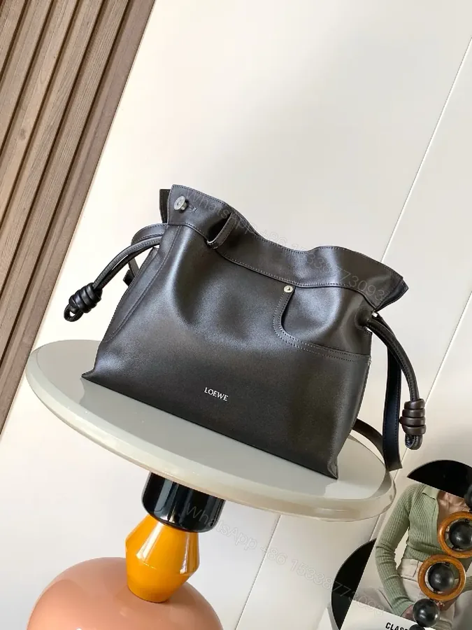 View 1 of Structured Leather Tote: Minimalist Carryall, Durable Luxe